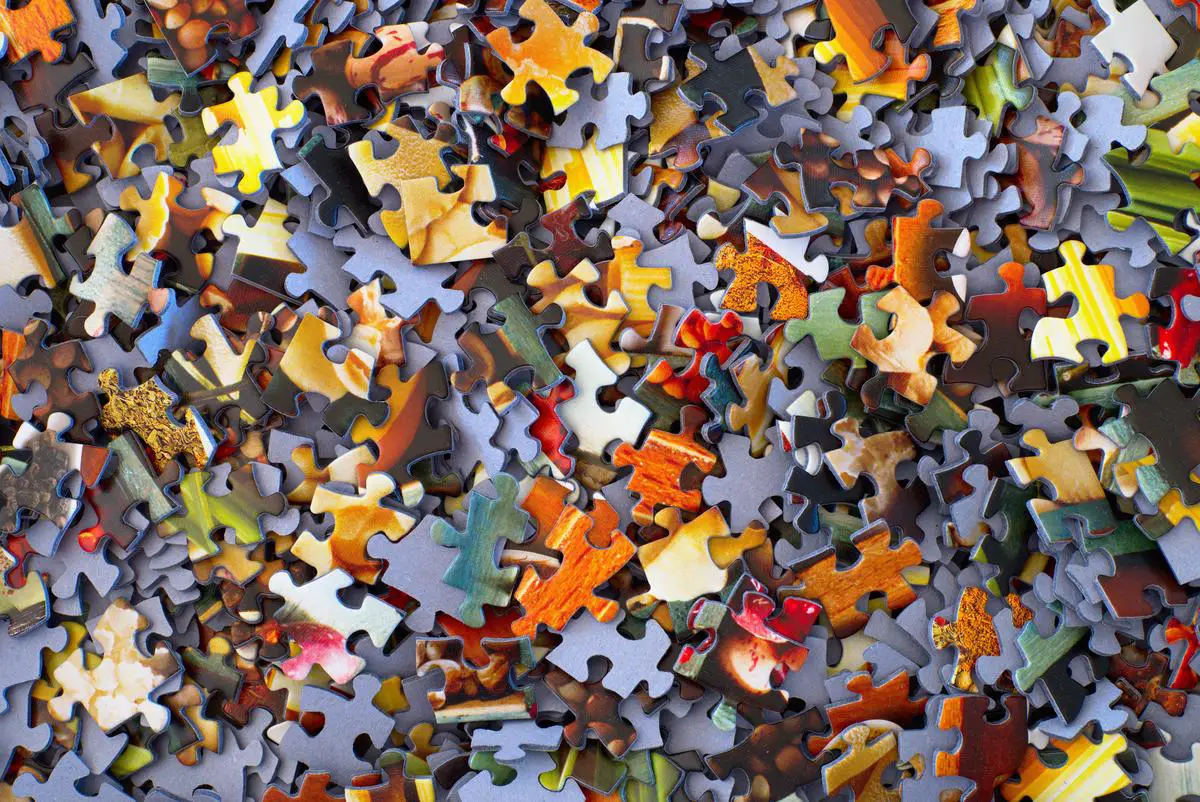 Image depicting puzzle pieces representing the interconnected nature of personality traits and motivation